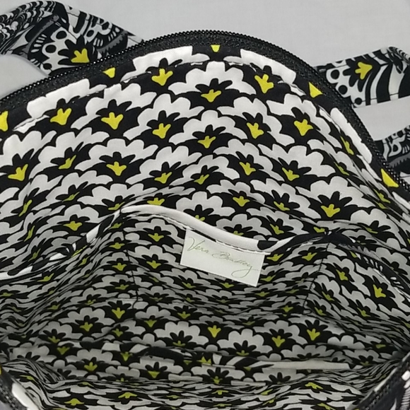 NWOT VERA BRADLEY Shoulder Bag Floral B&W + Yellow - Picture 4 of 6